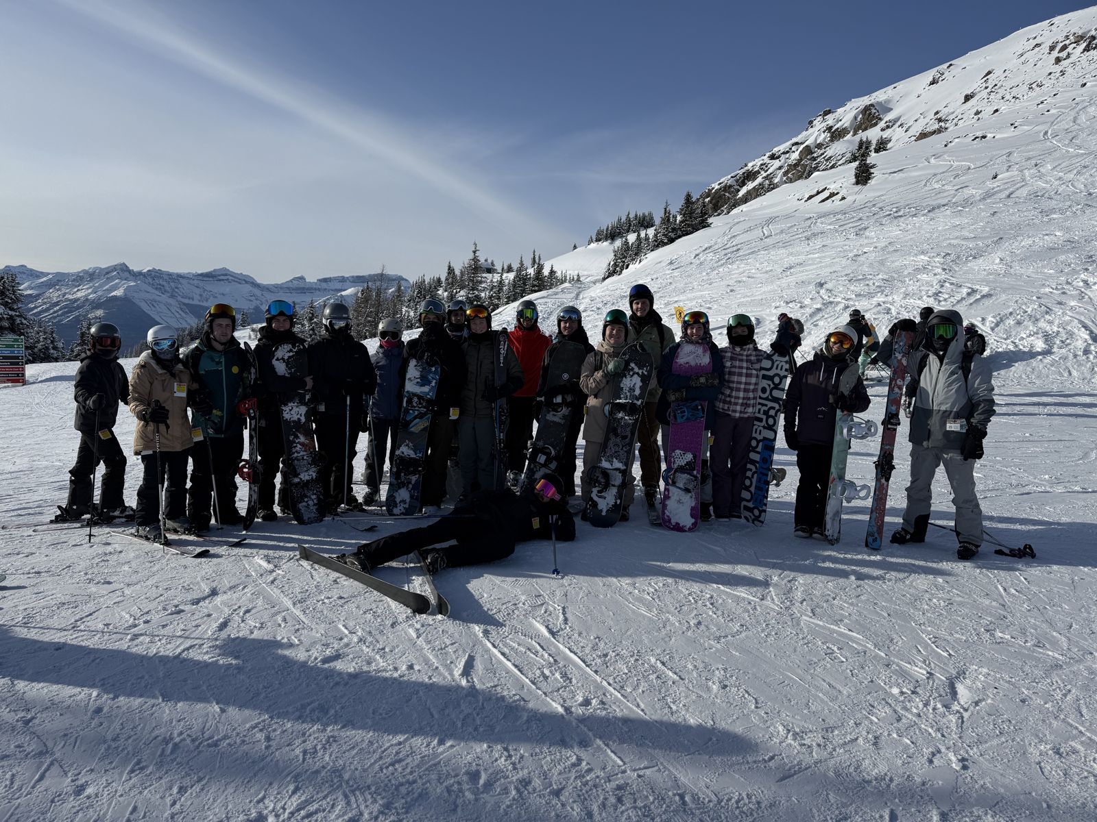 Club group photo on the slopes